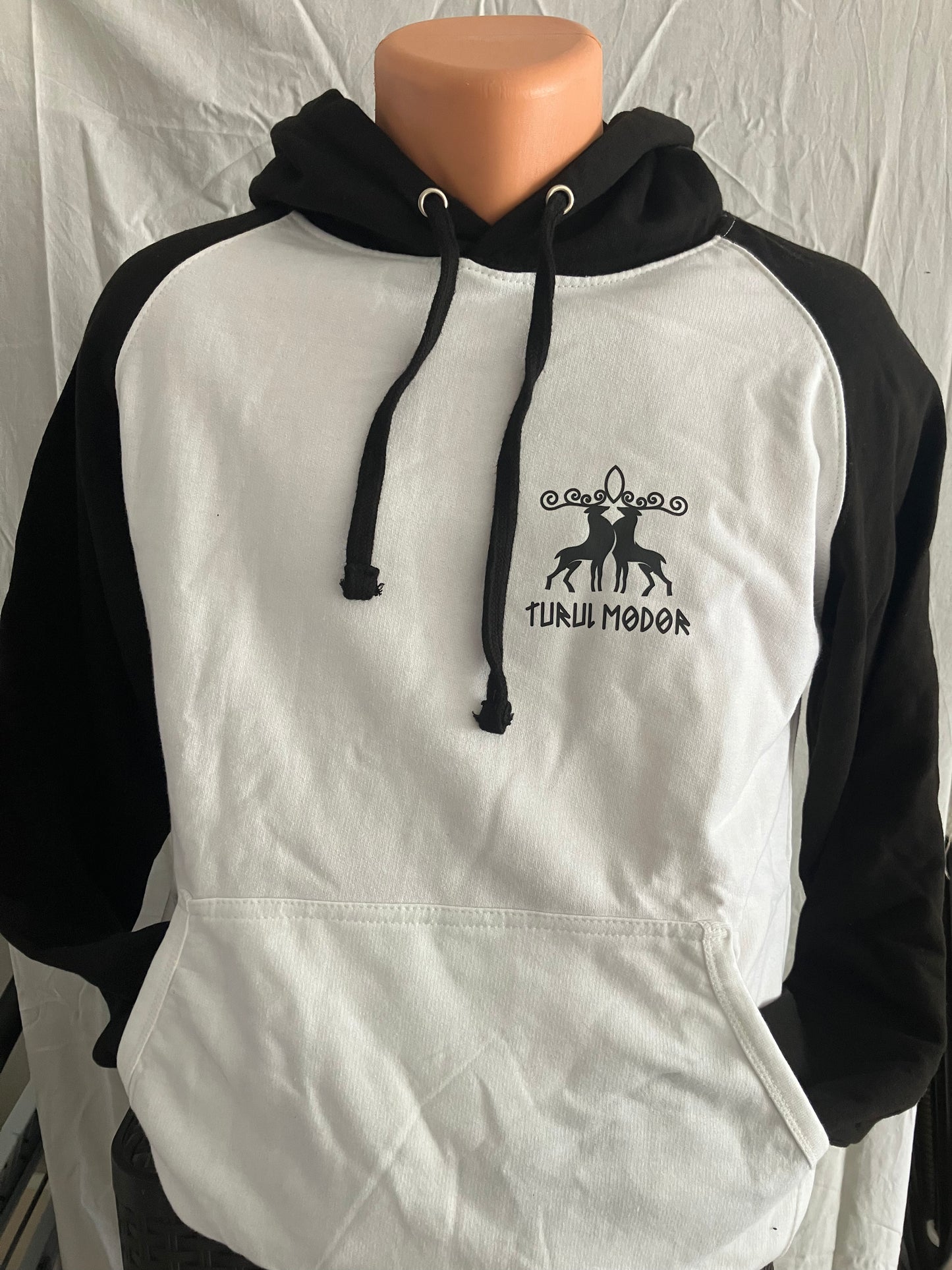 S-ES MÉRET FARKAS KAPUCNIS BELEBÚJÓS FÉRFI PULÓVER KIFUTÓ TERMÉK