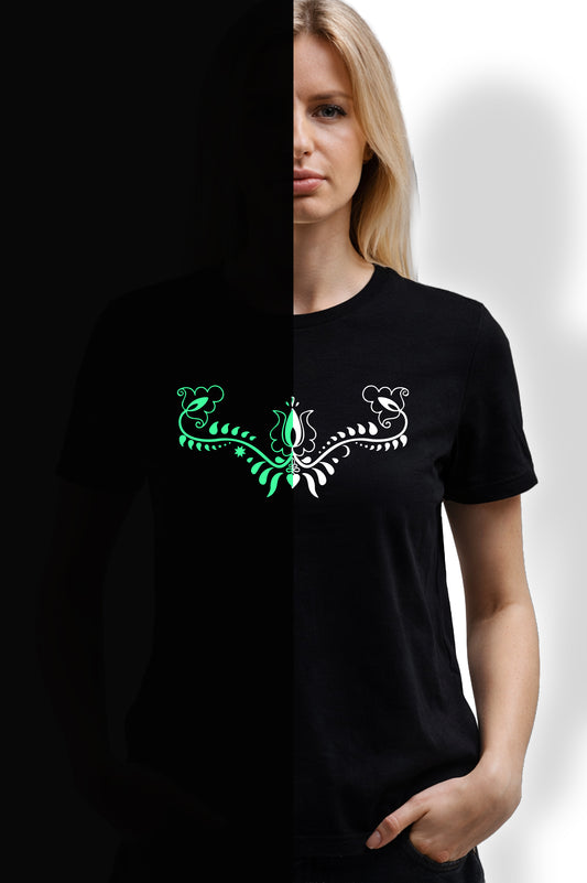 SÖTÉTBEN VILÁGÍTÓ TRADICIONÁLIS TULIPÁN MINTA 5 NŐI PÓLÓ