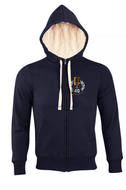 EGÉSZSÉGES FEJBŐR - 40 ÉVES JUBILEUMI SHERPA BÉLÉSŰ KAPUCNI CIPZÁROS FÉRFI PULÓVER