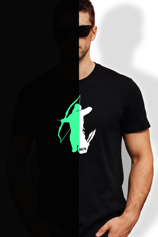 SÖTÉTBEN VILÁGÍTÓ ÍJÁSZ FÉRFI ÉS NŐI PÓLÓ